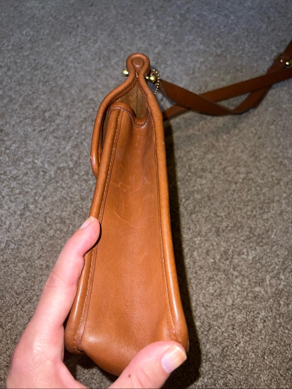 Coach 1998 Willis Crossbody Station Bag in Tan - Picture 5 of 11